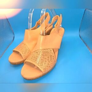 Clarks Collection Women's Wedge Sandals Beige Rose Cork Heel Size 10M